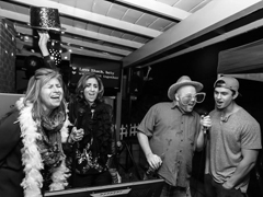 Professor Jam features thousands of Karaoke and Music Videos it allows the guests to be the star